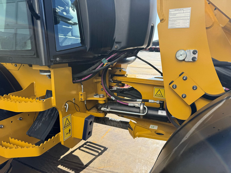 Chargeuse sur pneus Caterpillar 908M