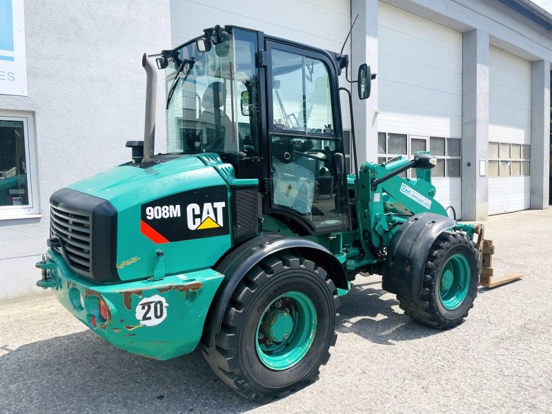 Chargeuse sur pneus Caterpillar 908M (3637)
