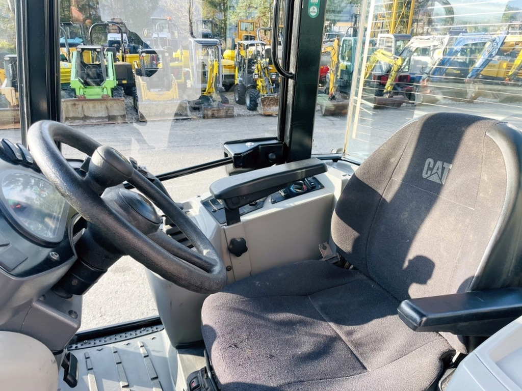 Chargeuse sur pneus Caterpillar 908M (3893)