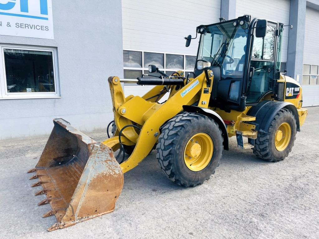 Chargeuse sur pneus Caterpillar 908M (3927)