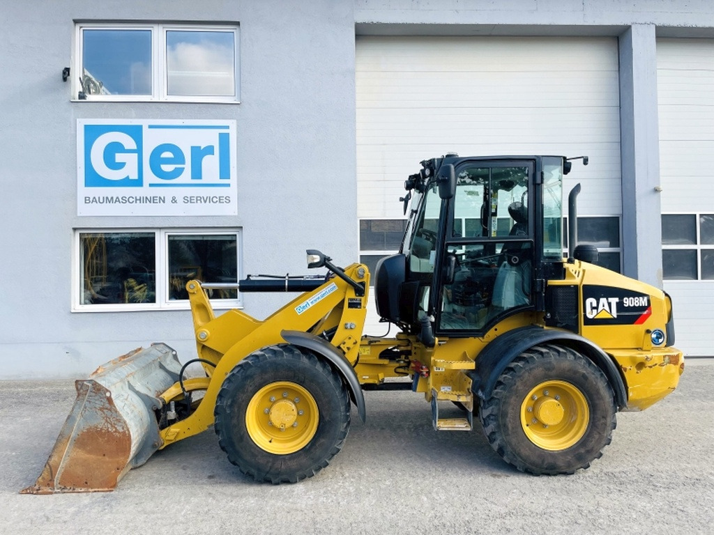 Chargeuse sur pneus Caterpillar 908M (3927)