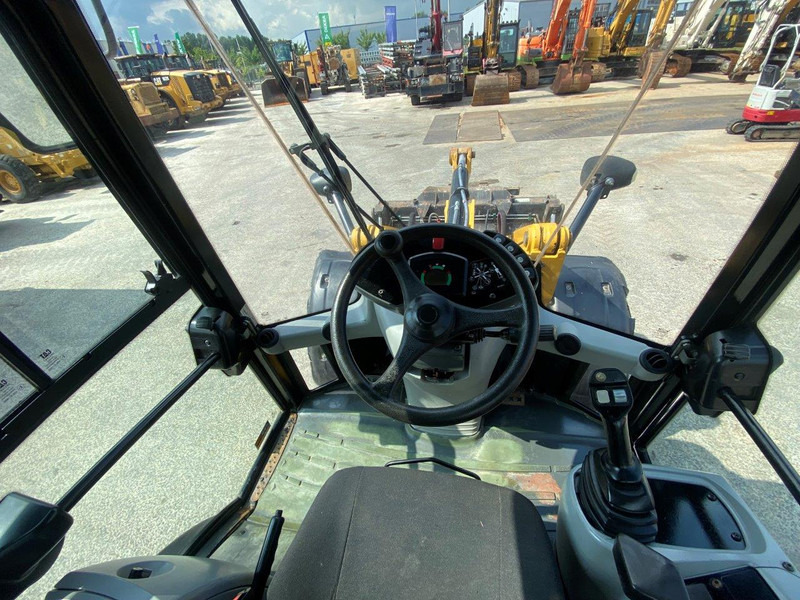 Chargeuse sur pneus Caterpillar 908 H2 NVT