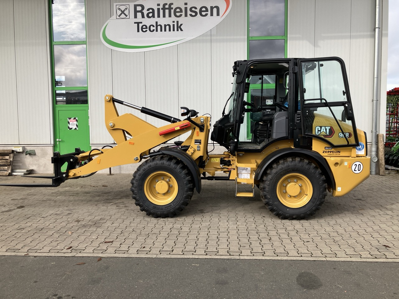 Chargeuse sur pneus Caterpillar 908 HL