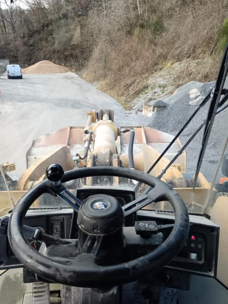 Chargeuse sur pneus Caterpillar 962G 1