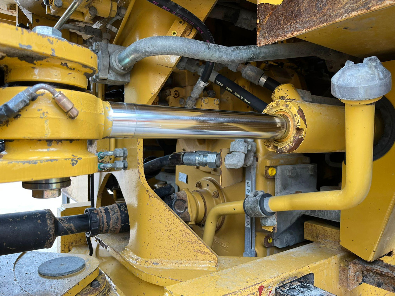 Chargeuse sur pneus Caterpillar 966H