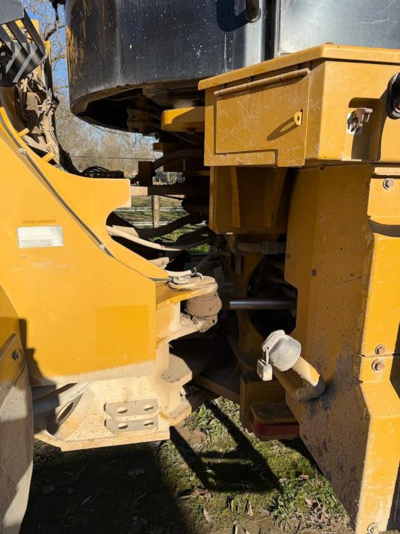 Chargeuse sur pneus Caterpillar 966K