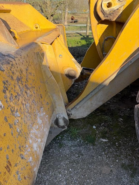 Chargeuse sur pneus Caterpillar 966K