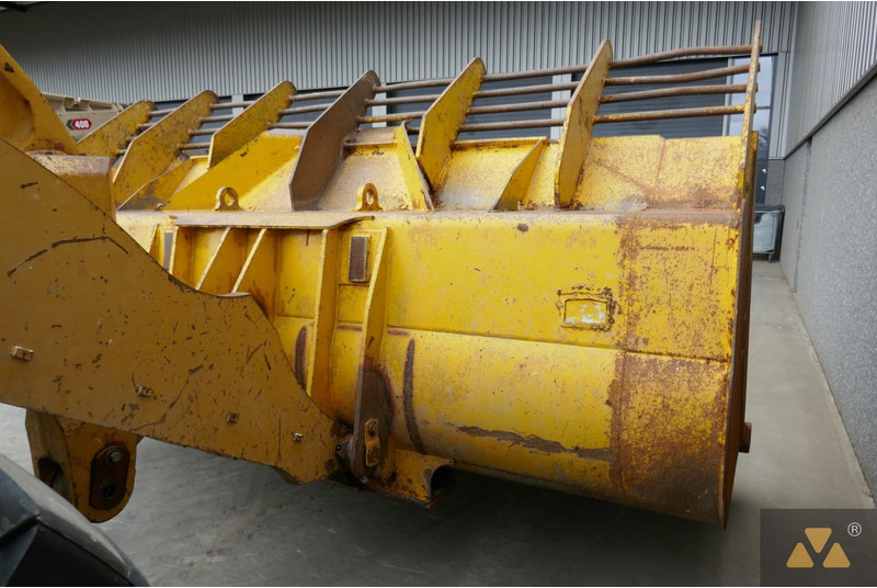 Chargeuse sur pneus Caterpillar 966K