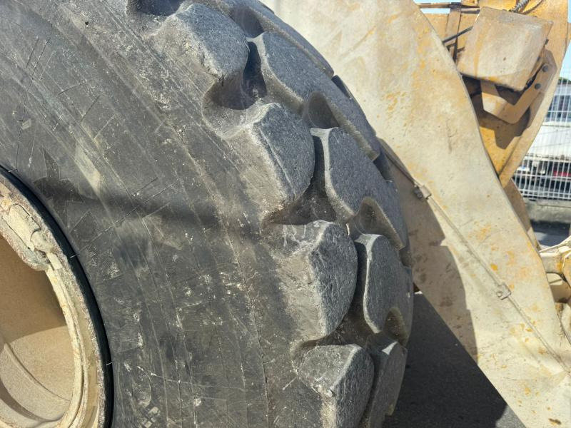Chargeuse sur pneus Caterpillar 966M