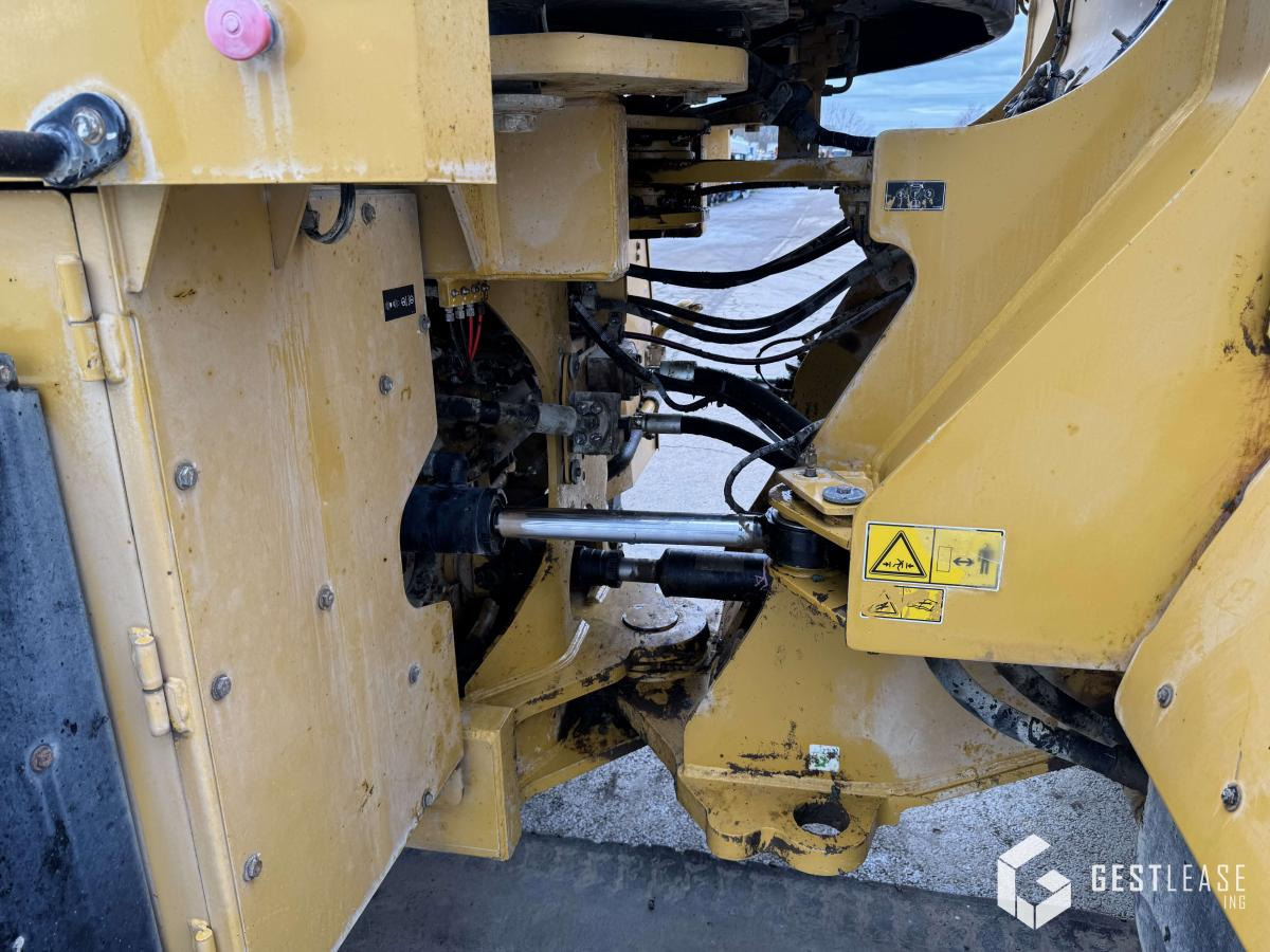 Chargeuse sur pneus Caterpillar 966M