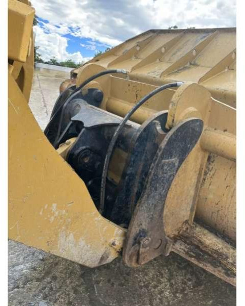 Chargeuse sur pneus Caterpillar 966M