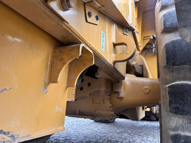 Chargeuse sur pneus Caterpillar 966 M NVT