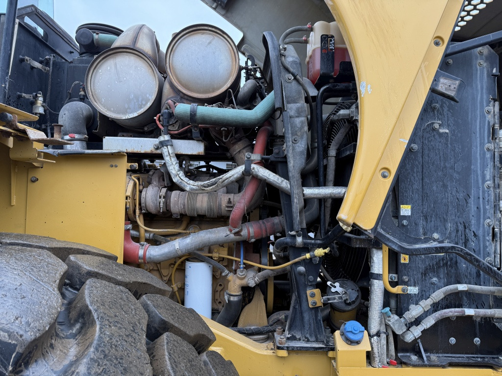 Chargeuse sur pneus Caterpillar 966 Millionen (111775)