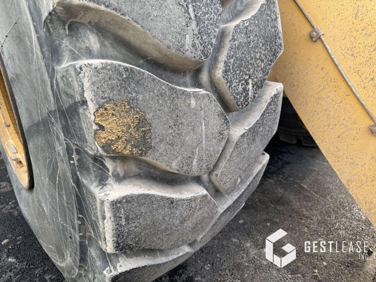 Chargeuse sur pneus Caterpillar 972K