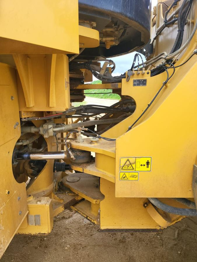 Chargeuse sur pneus Caterpillar 972K