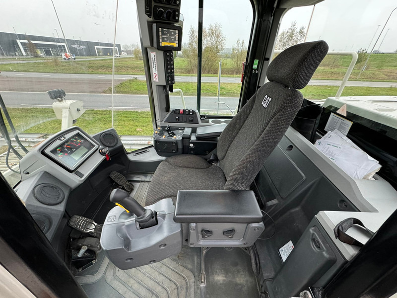 Chargeuse sur pneus Caterpillar 972M XE