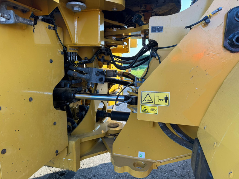 Chargeuse sur pneus Caterpillar 972M XE High Lift