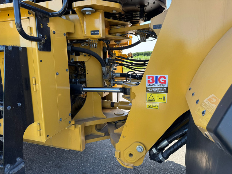 Chargeuse sur pneus Caterpillar 980