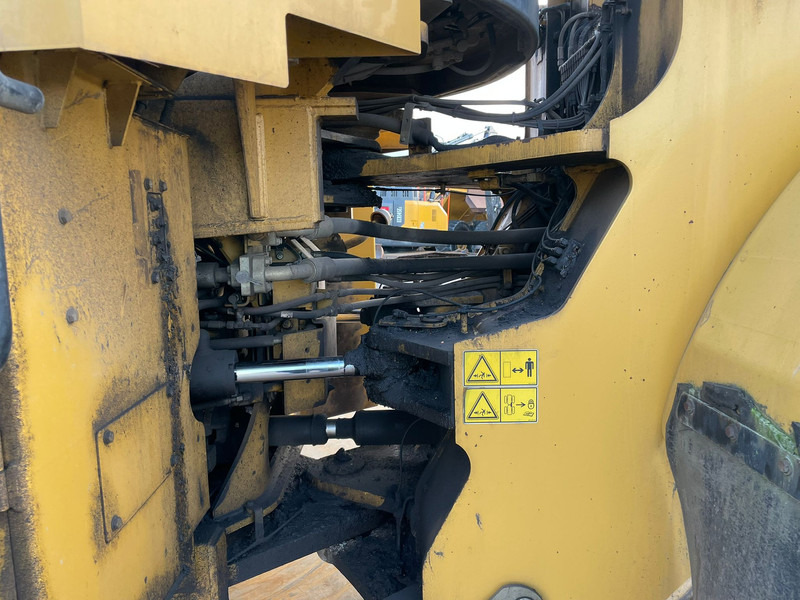 Chargeuse sur pneus Caterpillar 980K