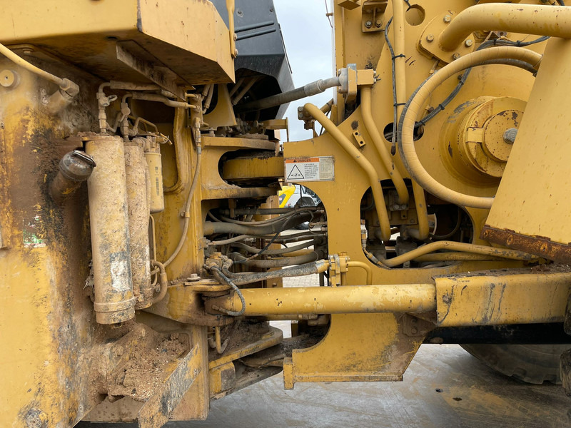 Chargeuse sur pneus Caterpillar 988G