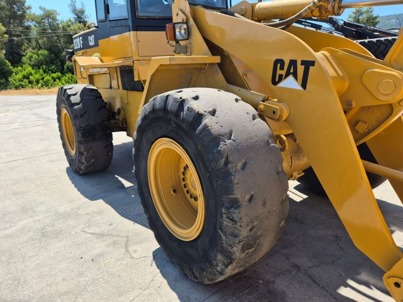 Chargeuse sur pneus Caterpillar CAT 928F