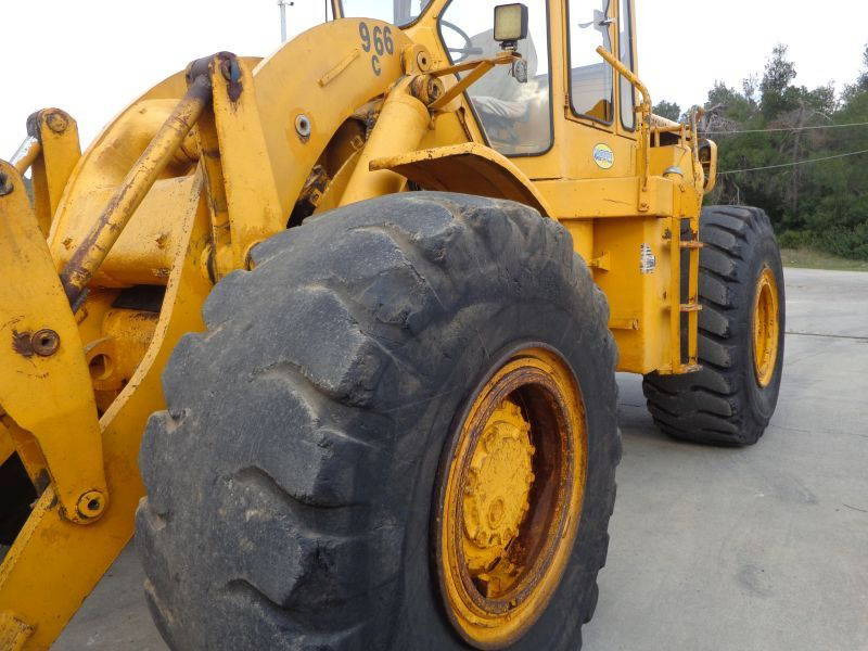 Chargeuse sur pneus Caterpillar CAT 966C Wheeloader