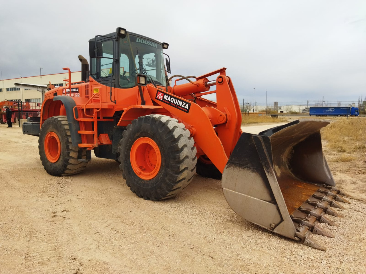Chargeuse sur pneus DOOSAN DL300