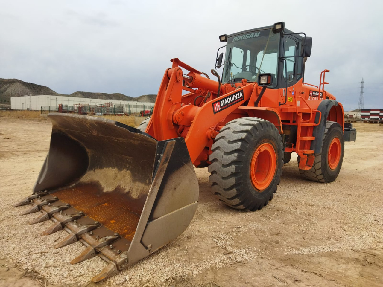 Chargeuse sur pneus DOOSAN DL300