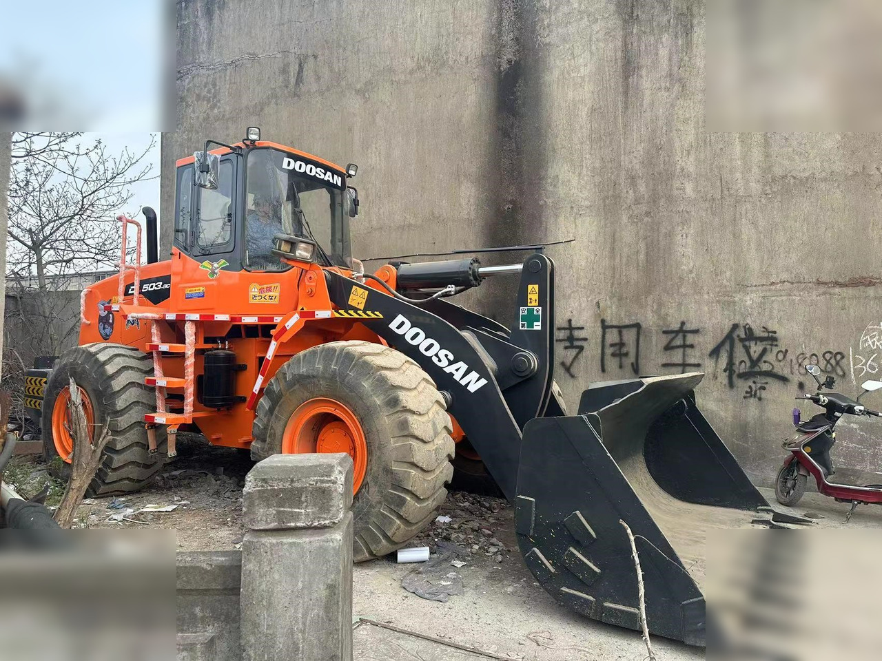 Chargeuse sur pneus DOOSAN DL503