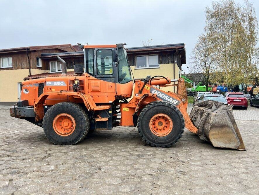 Chargeuse sur pneus Doosan DL250