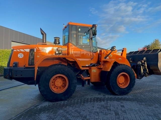 Chargeuse sur pneus Doosan DL 200