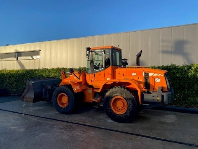 Chargeuse sur pneus Doosan DL 200