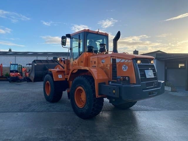 Chargeuse sur pneus Doosan DL 200