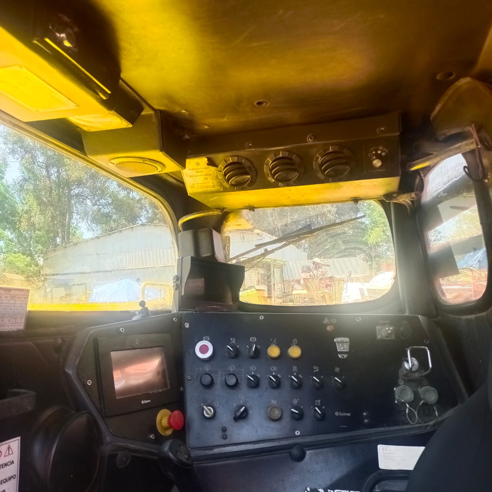 Chargeuse sur pneus EPIROC ST1030