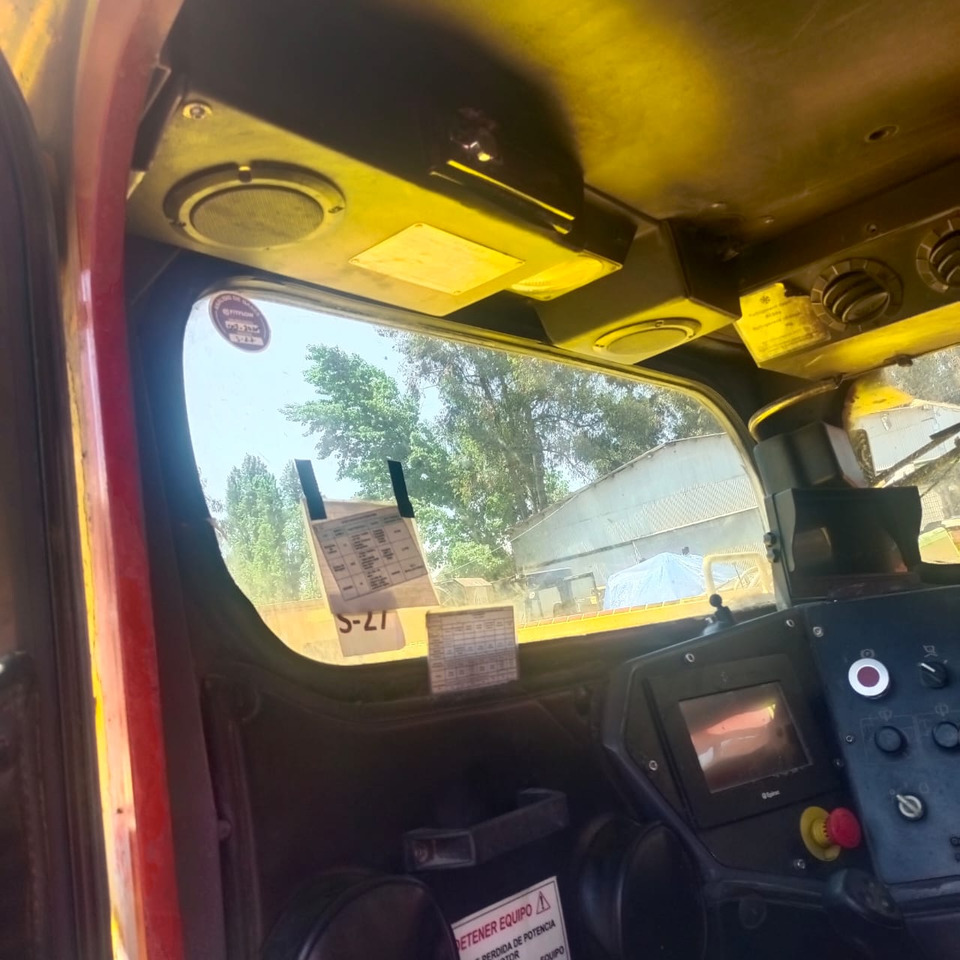 Chargeuse sur pneus EPIROC ST1030