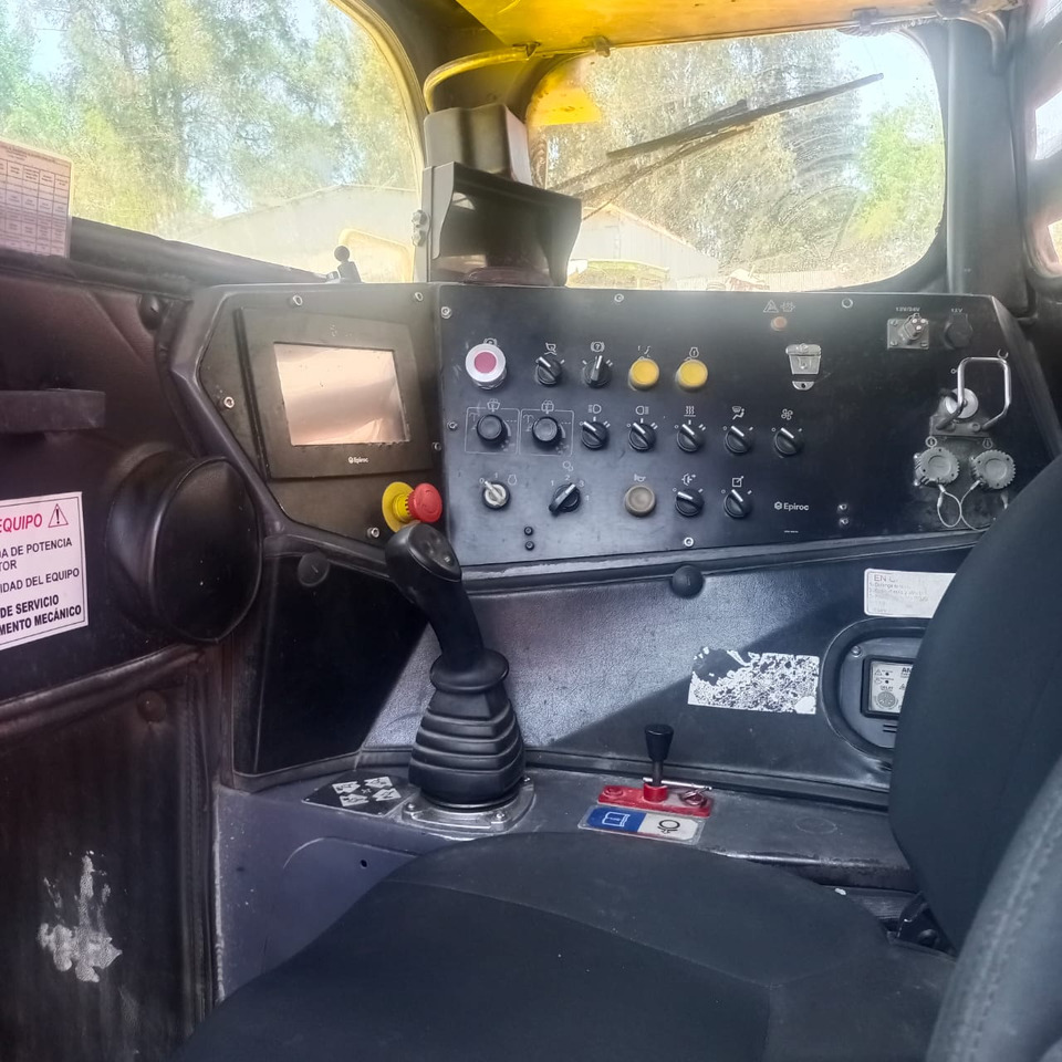 Chargeuse sur pneus EPIROC ST1030