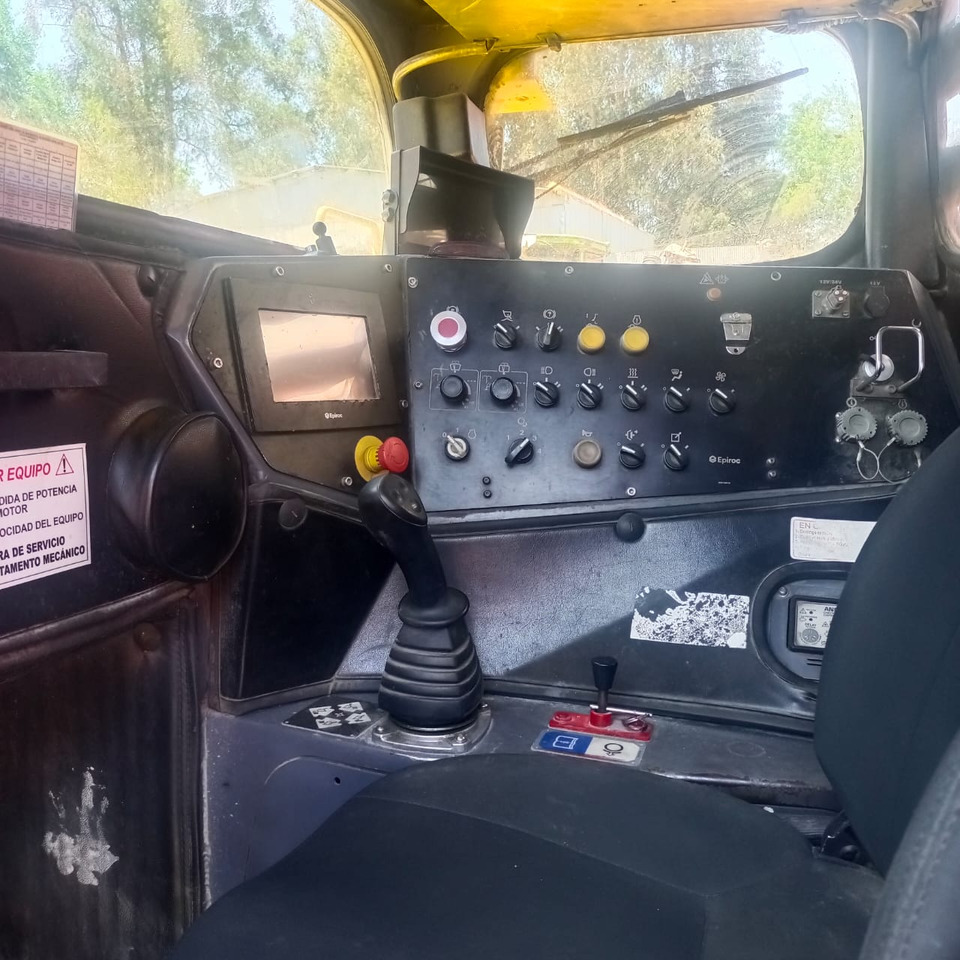 Chargeuse sur pneus EPIROC ST1030