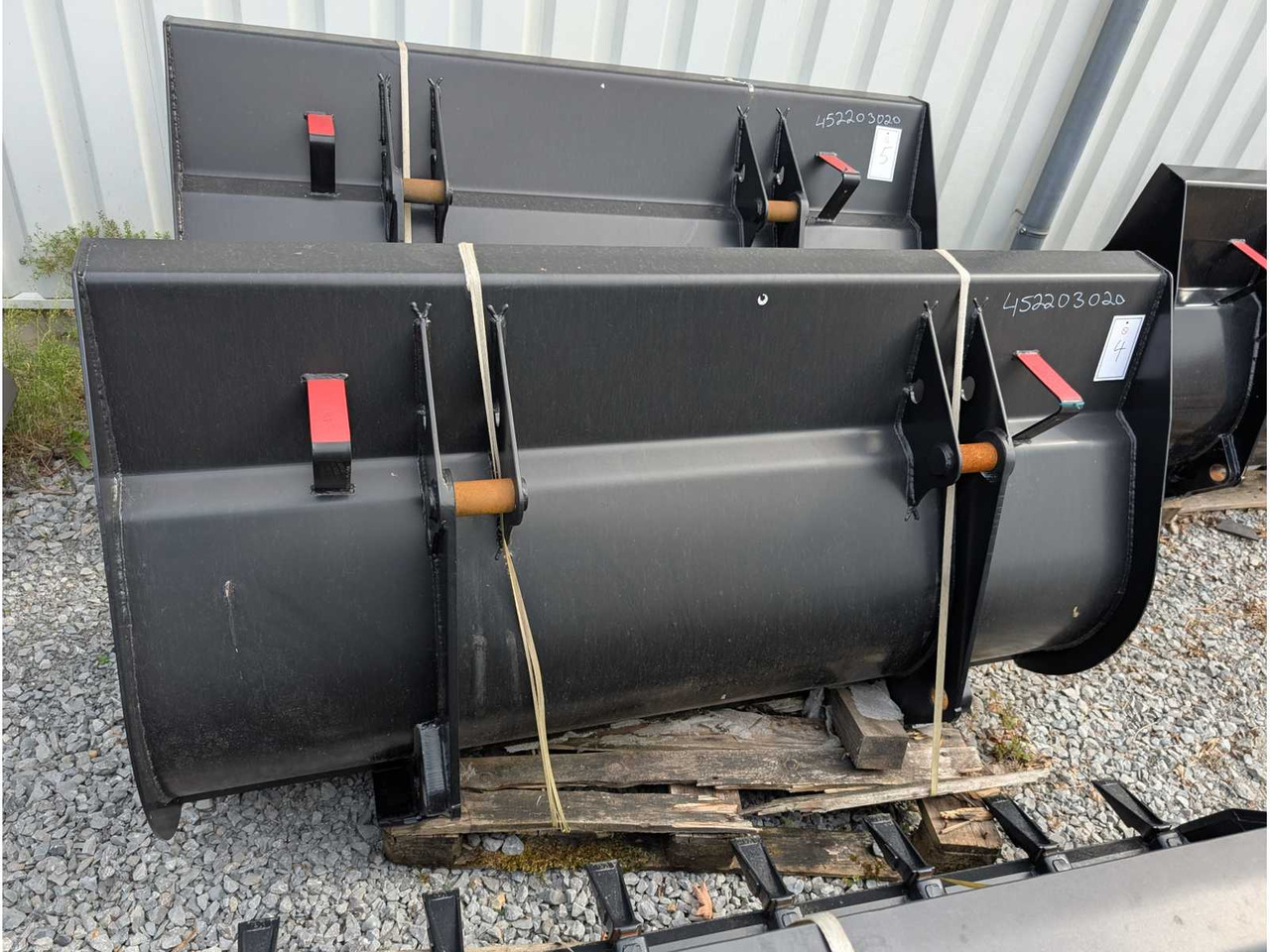 Chargeuse sur pneus EURON STEEL S.R.O. EARTH BUCKET COMPLETE WITH TEETH - 1850 MM - 0.9 CBM