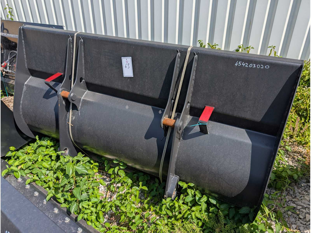 Chargeuse sur pneus EURON STEEL S.R.O. EARTH BUCKET COMPLETE WITH TEETH - 2100 MM - 1.3 CBM