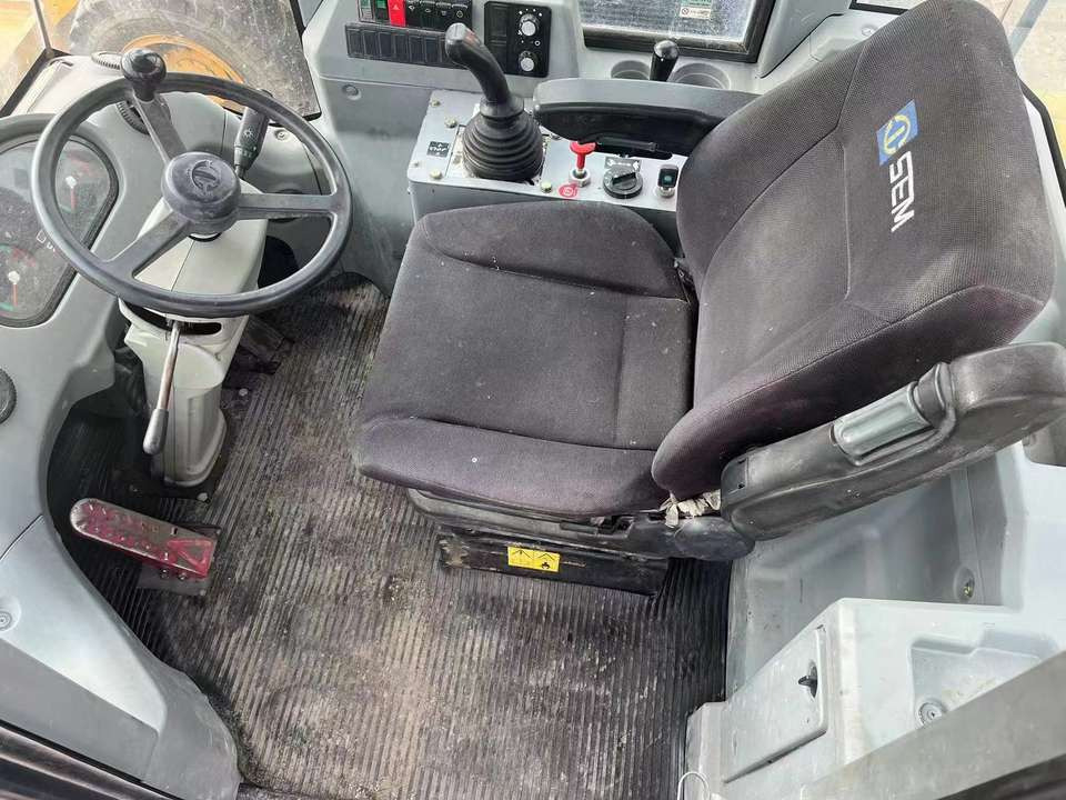 Chargeuse sur pneus Earthmoving Machinery SEM 655F 655d 656d 656f 5ton Wheel Loader With Competitive Price SEM655D 655D