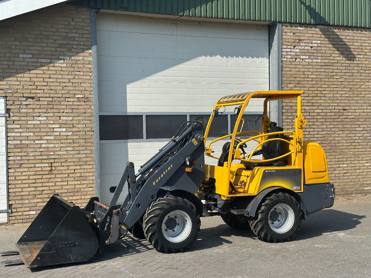 Chargeuse sur pneus Eurotrac W12
