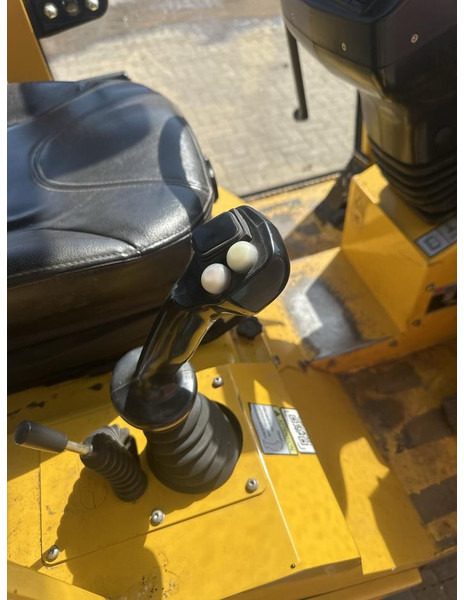 Chargeuse sur pneus Eurotrac W13 CF