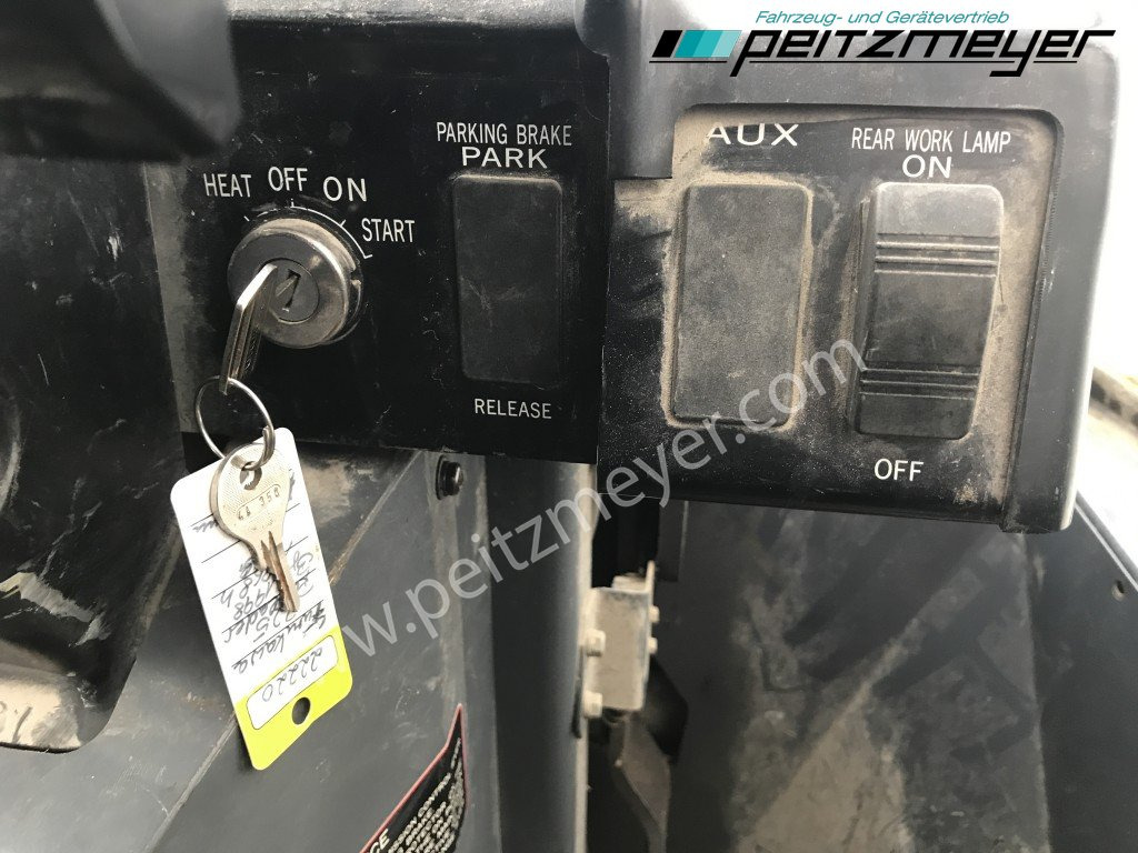 Chargeuse sur pneus FURUKAWA RADLADER 325 Klima