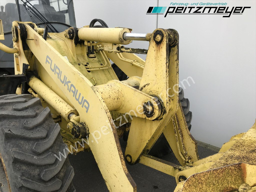 Chargeuse sur pneus FURUKAWA RADLADER 325 Klima