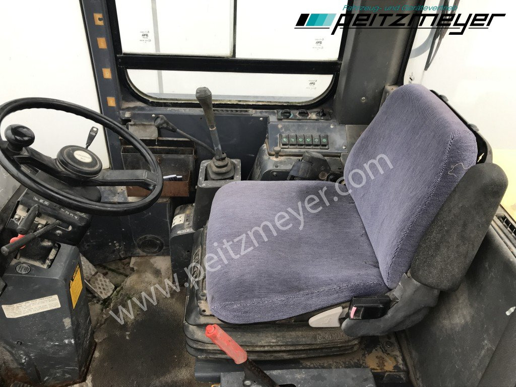 Chargeuse sur pneus FURUKAWA RADLADER 325 Klima