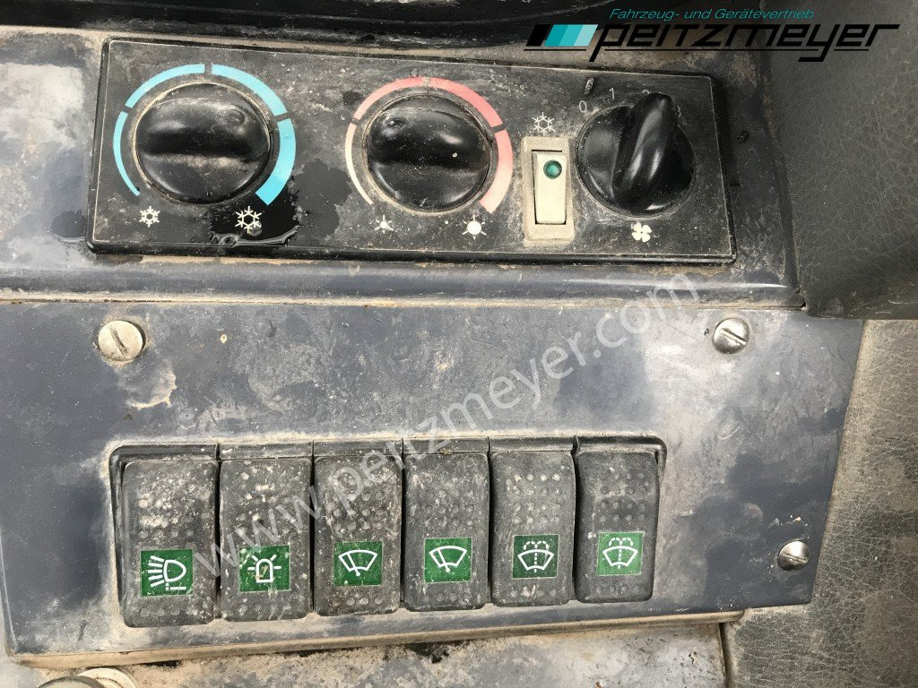 Chargeuse sur pneus FURUKAWA RADLADER 325 Klima