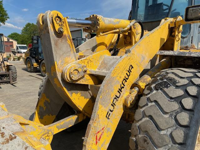 Chargeuse sur pneus Furukawa 335