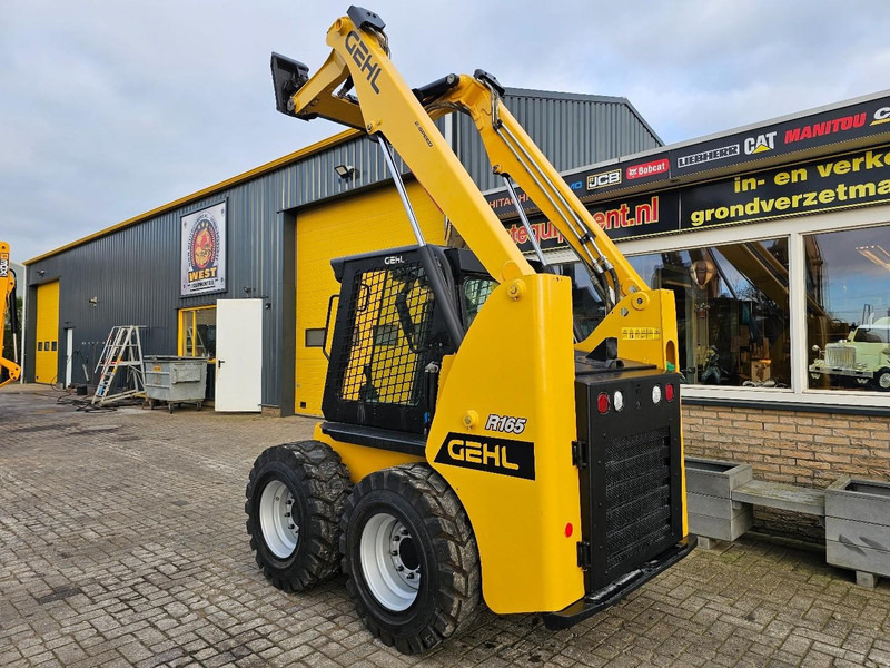 Chargeuse sur pneus Gehl R165