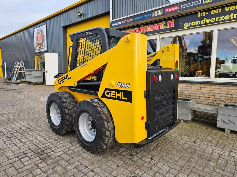 Chargeuse sur pneus Gehl R165