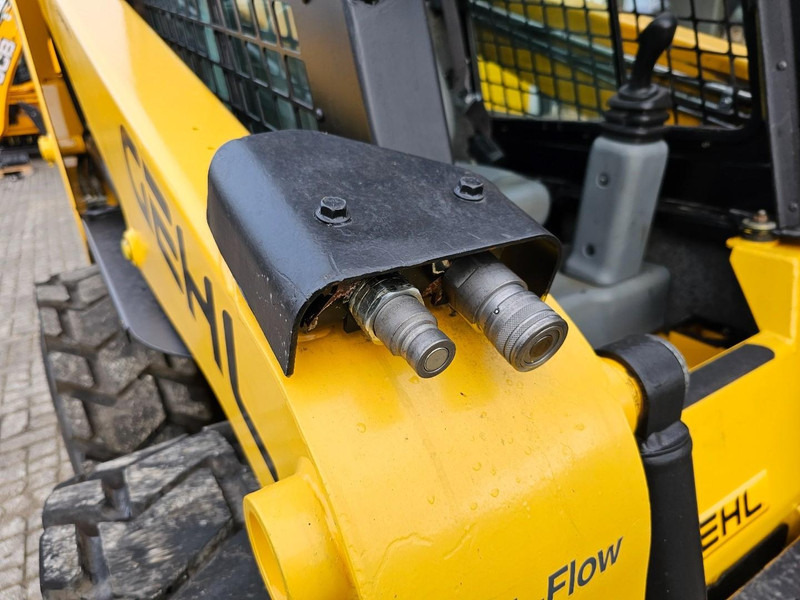 Chargeuse sur pneus Gehl R165